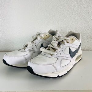 Men’s Nike Air Max IVO LTR Athletic shoe 8.5